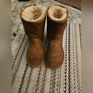 UGG Classic Short Chestnut Leather Shearling Lined Boots 6 PRE-OWNED